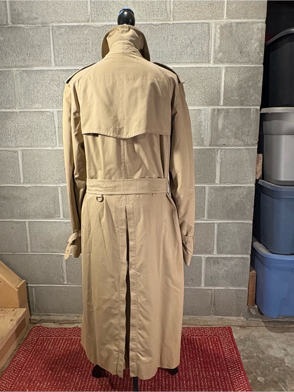 Burberry trench coat. - Picture 6 of 15